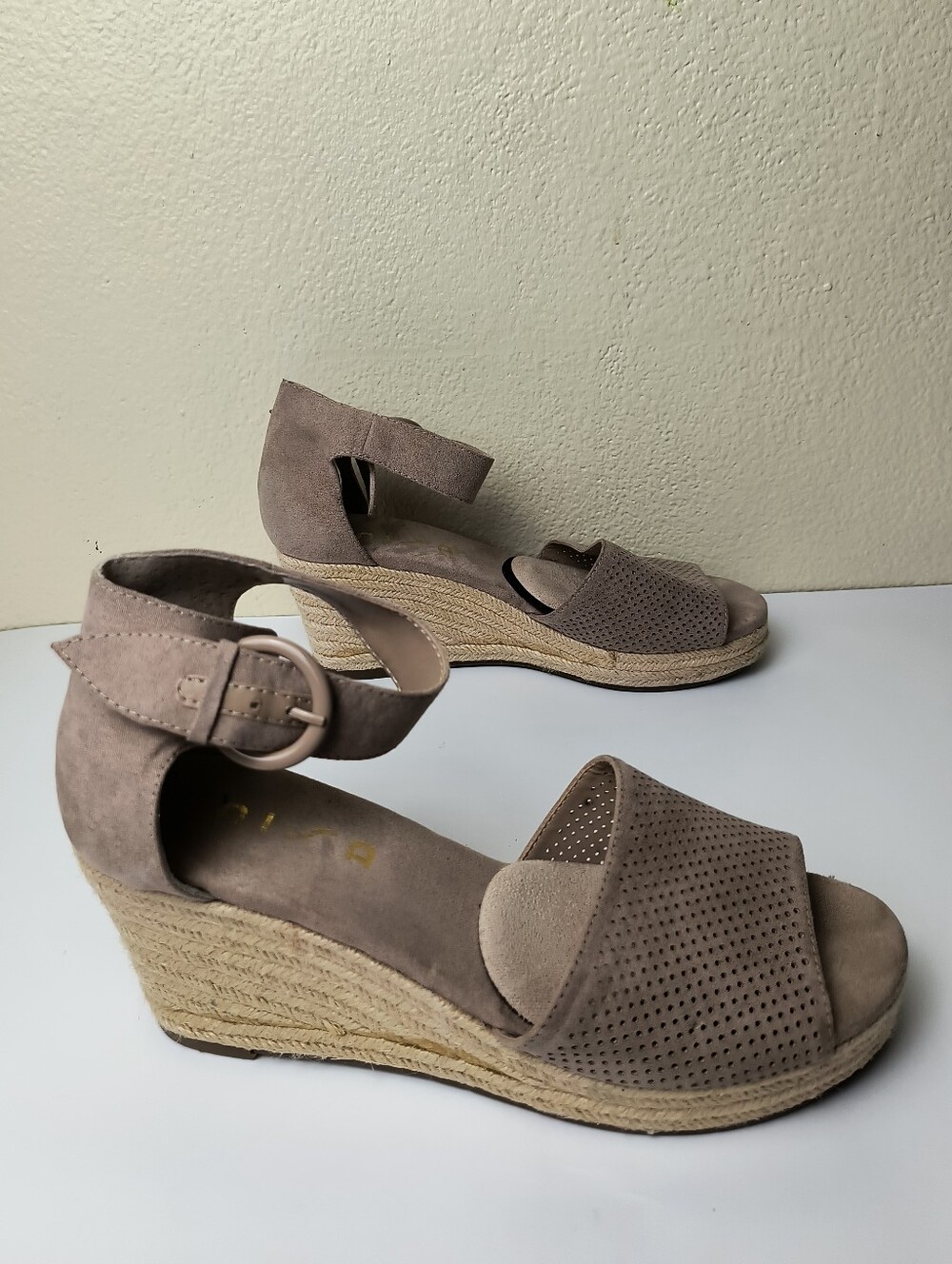 Unisa Hayzi 9M Taupe Suede Espadrille Wedge Sandals
